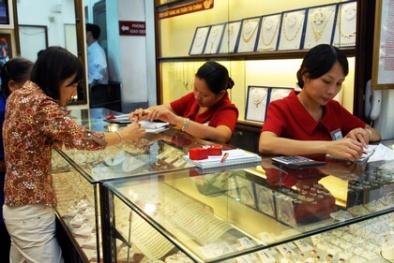 Giá vàng hôm nay: Đồng đô la Mỹ yếu thế làm giá vàng lên đỉnh